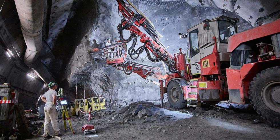 Einbau von Gebirgsankern im Schacht Konrad