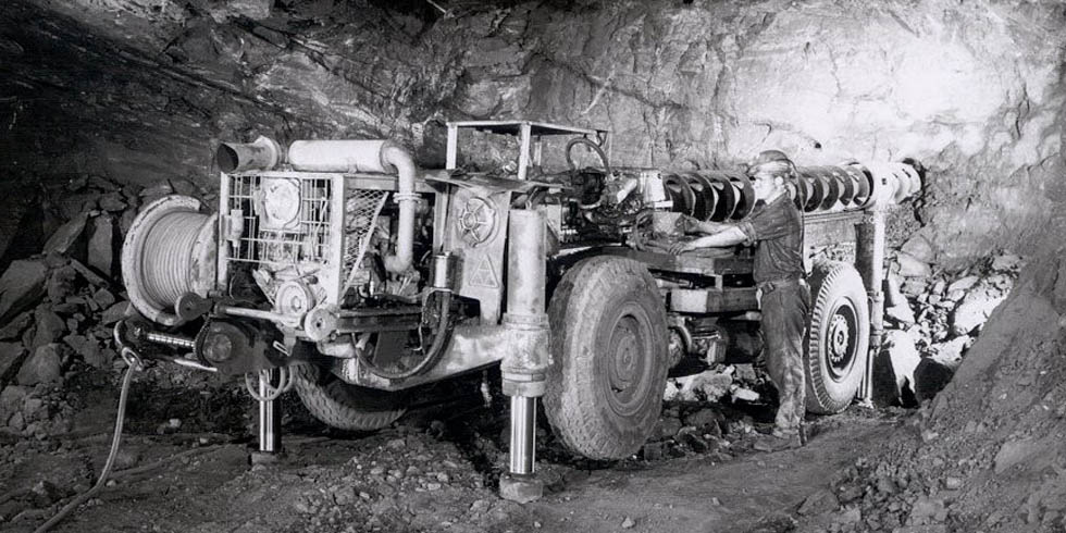 Noch bevor der Schacht Konrad 2 gebaut ist, beginnen die Bergleute unter Tage mit dem Bau der Verbindungsstrecke zwischen den beiden Schächten.