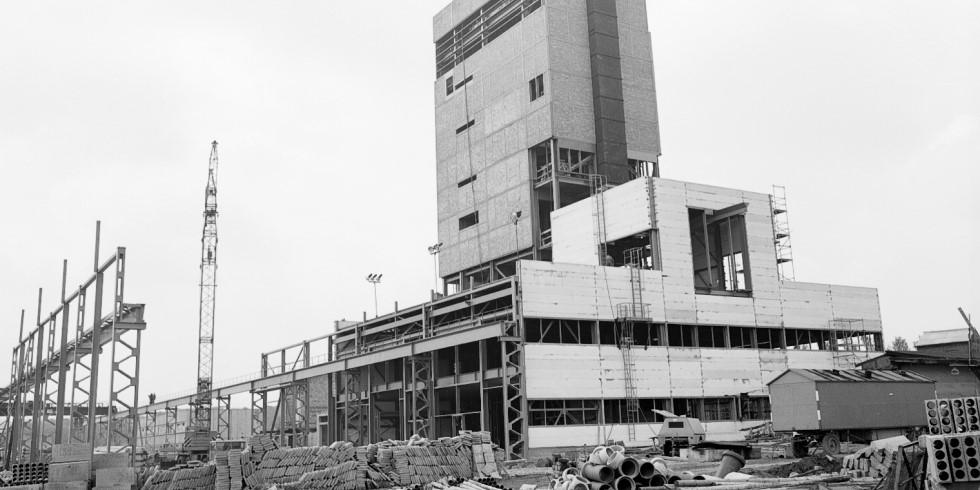 Zwischen 1974 und 1978 wurde die Schachtanlage Bartensleben zum Endlager umgebaut. Der alte Förderturm wurde durch eine neue Turmförderanlage ersetzt.